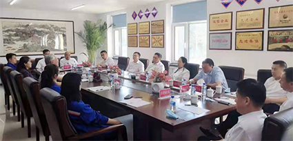 七臺(tái)河市人社局走進(jìn)海外民爆“送政策、送服務(wù)”